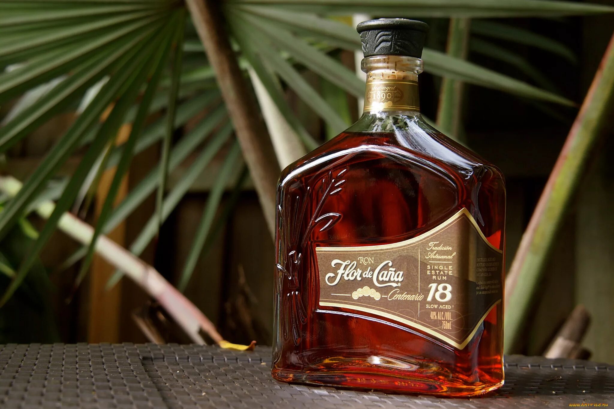Ром значение. Никарагуанский ром flor de caña. ром brendi. ром напиток алкогольный. ром спиртной напиток.