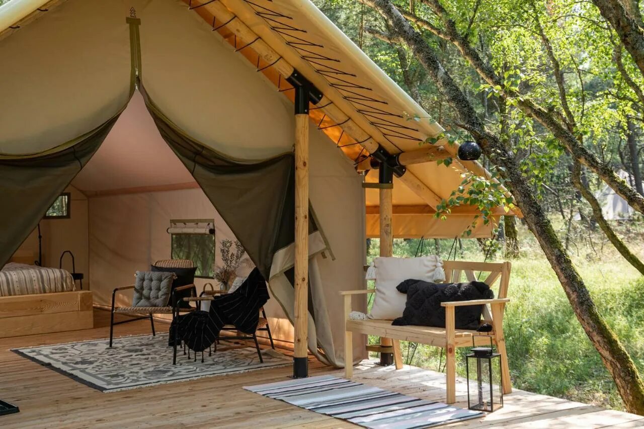 Polyana Glamping Куршская коса. Поляна глэмпинг Куршская коса. Куршская коса кемпинг глэмпинг. Куршская коса глэмпинг глэмпинг. Rose camping