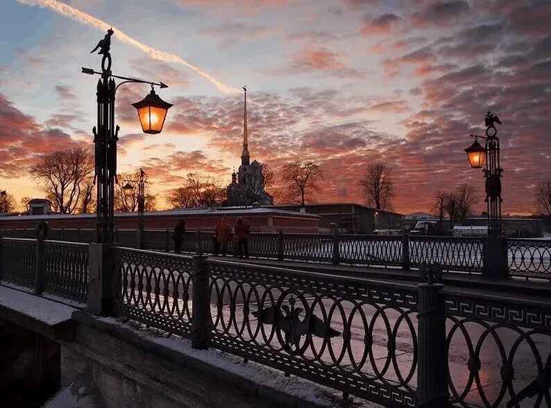 Газовый фонарь санкт петербург. Фонарь питер набережная невы. Фонари ночью. Фонари ночью. Фонари уличные питерские.