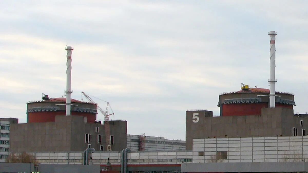 Мощность запорожской аэс. Запорожская атомная станция. Запорожская АЭС 26 августа. АЭС кровля Запорожской АЭС. Запорожская АЭС 2022.