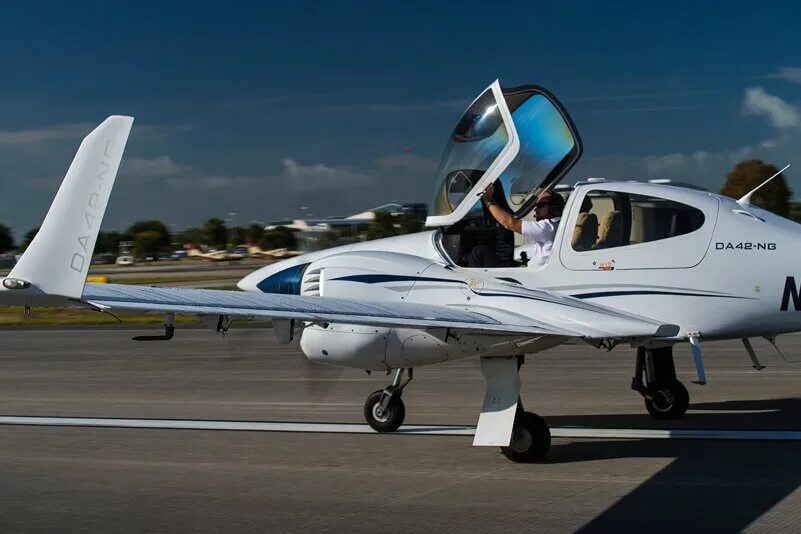 Аир 42. Diamond da42. Diamond da 42 узга. Diamond da42 l360. Da 40 и da 42.