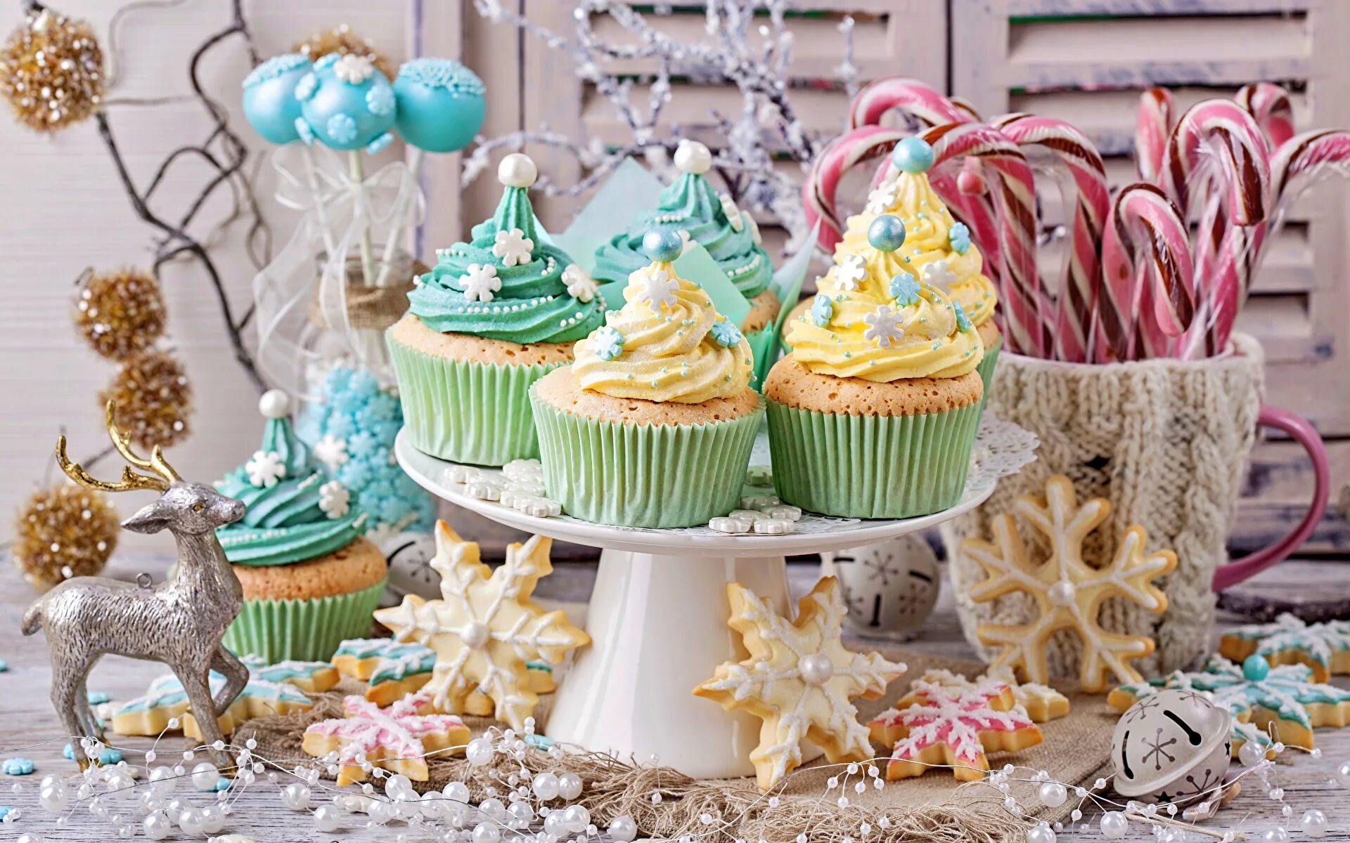 сладости на день рождения. пирожные на день святого валентина. кексы. костюм сладкоежки для аниматора. фестиваль сладостей.