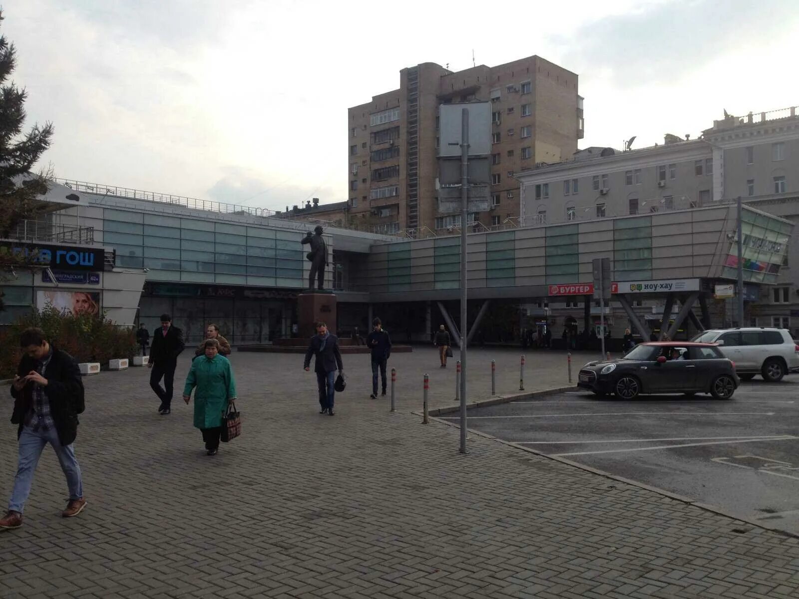 Тц галерея аэропорт москва. Метро аэропорт галерея аэропорт. Проспект ленинградский проспект 62а. Метро аэропорт галерея аэропорт. Тц галерея аэропорт парковка.