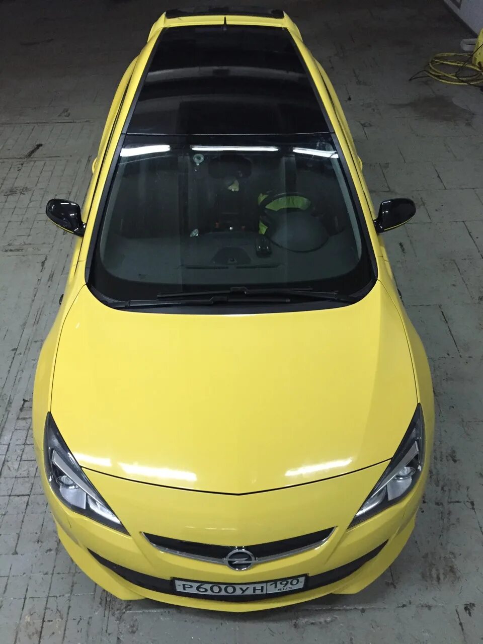 Opel astra крыша. Opel astra j gtc black roof edition. Opel astra h gtc с панорамной крышей. Опель астра красная с черной крышей. Рейлинги на opel astra j gtc.