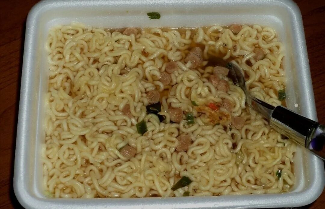 Доширак первая упаковка. Лапша доширак. Дошик стар. Лапша доширак кимчи 90г. Бэпэшка роллтон.