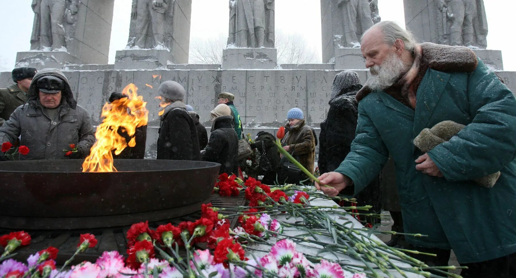 Героизм блокады ленинграда. Корнеев блокада Ленинграда. Снятие блокады Ленинграда. Жертвы блокады Ленинграда.