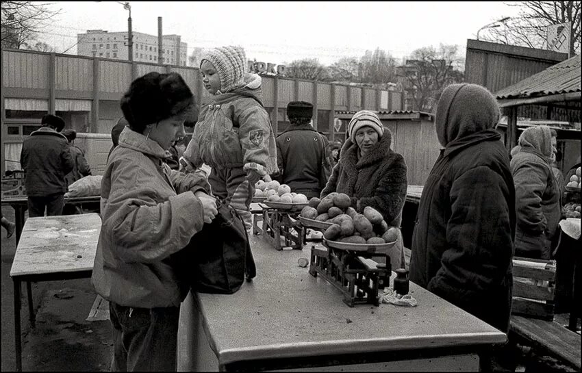 Не знаю отношений кроме рыночных. Рынок перестройка. Рыночные отношения СССР. Рыночные отношения 1993. Рыночные отношения Россия 1992.