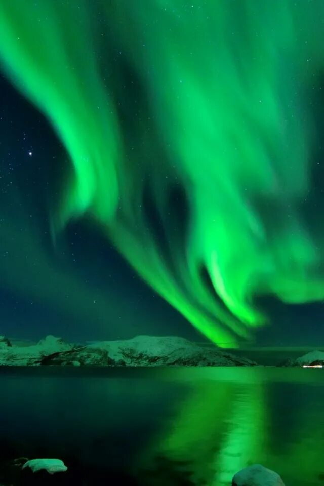 северное сияние небо. северное сияние вертикально. полярное сияние 4к. северное сияние на байкале. северное сияние нижневартовск.