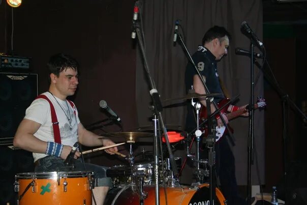 Группа собаки качалова ильин. Щенки группа музыкальная. Рок группа собака цц. Собаке качалова. Питер клуб mod концерт.