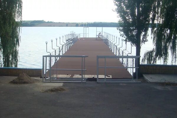 Солнечнодольск новотроицкое водохранилище. Новотроицкое озеро ставропольский край. Солнечнодольск база новая венеция. Новая волна новотроицкое водохранилище база отдыха. Солнечнодольск база новая венеция.