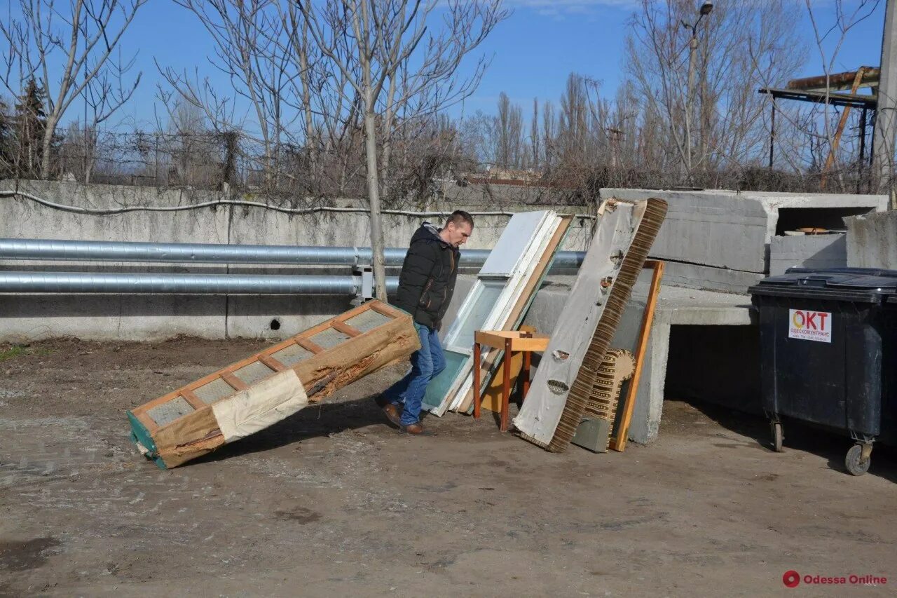 Крупногабаритных отходов. Специальная площадка для крупногабаритных отходов. крупногабаритные отходы.