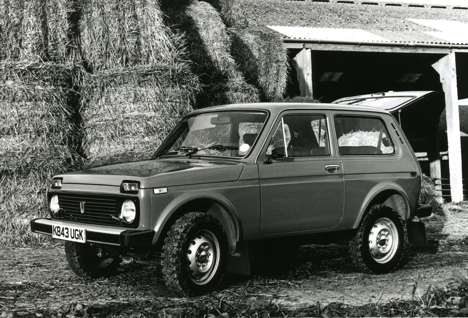 Нива 2121 красная. Ваз 2121 нива ссср. Ваз 2121 нива 1977. Ваз 2121 нива 1977 года. Ваз 2121 нива 1977.