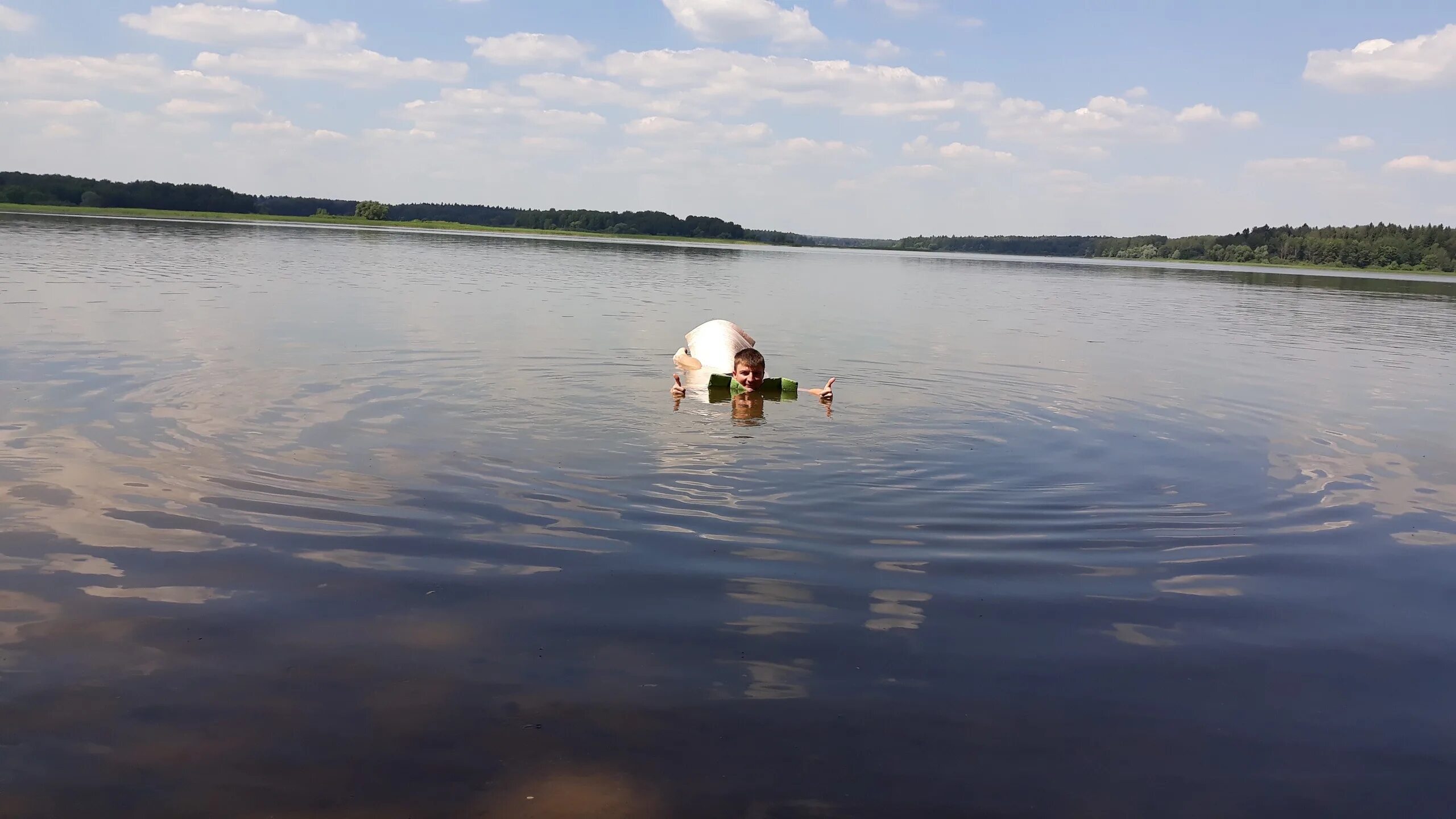 Озеро истра московская область. Деревня пятница истринское водохранилище. Вода в истринском водохранилище. Истра озеро. Турбаза салют истринское водохранилище.