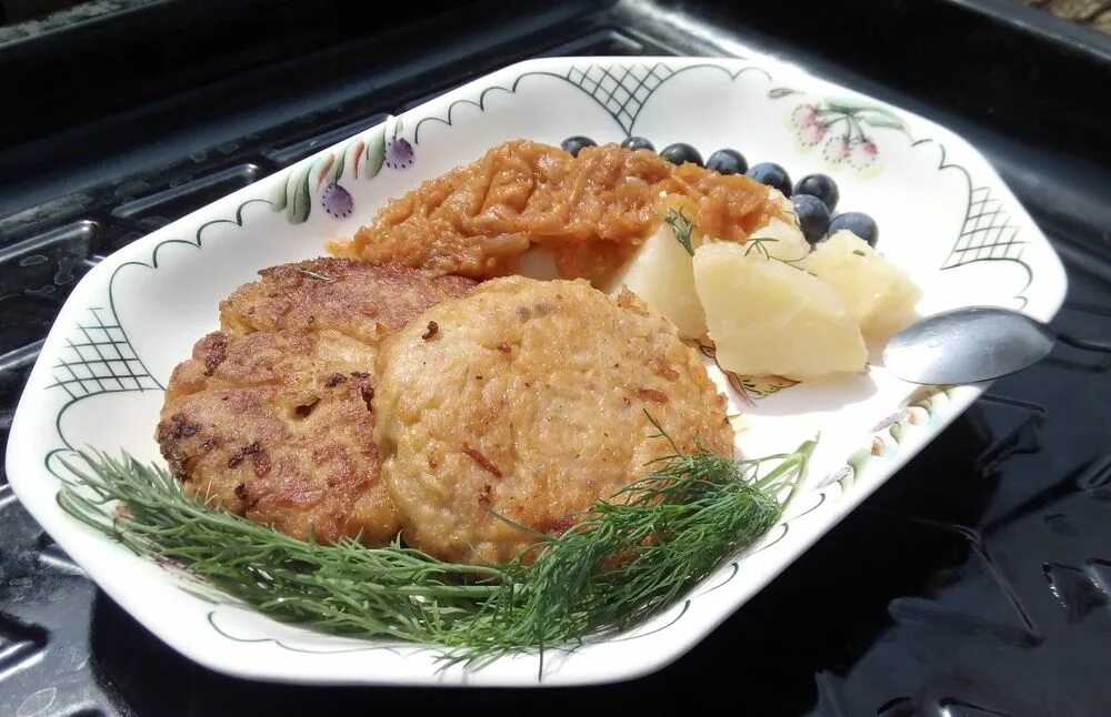 Котлеты из сазана вкусные сочные на сковороде CoffMachines.ru