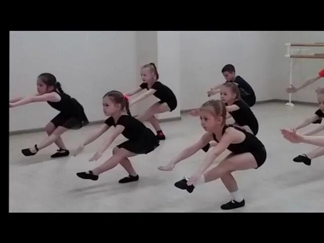 Танцевальные движения для детей. Хореография легкие движения. Лёгкий танец для детей. Простые движения для танца для детей.