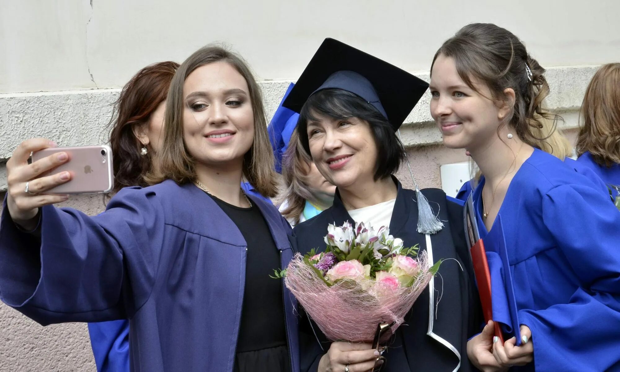 Выпускники международных отношений. Юургу лингвистика и международные коммуникации. директор института лингвистики юургу. юургу международные отношения. институт лингвистики и международных коммуникаций челябинск.