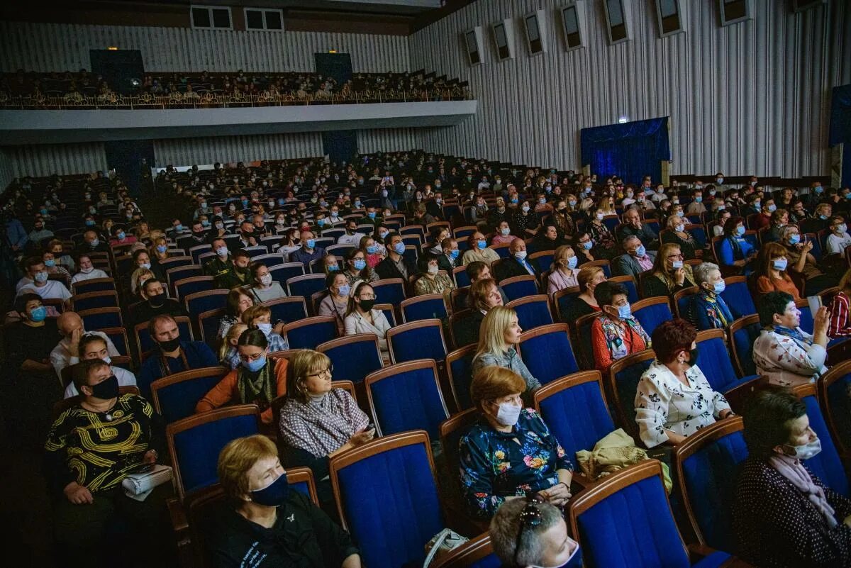 Концертный зал Губернский Смоленск. КДЦ Губернский Смоленск зал. Дом культуры Губернский в Смоленске. КДЦ Губернский Смоленск фото зала. Сайт кдц губернский смоленск