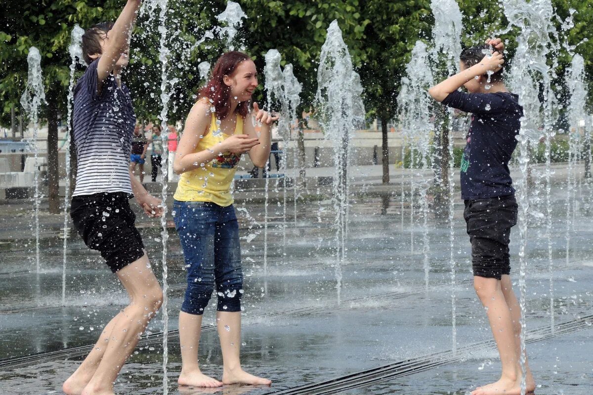 Жара и прохлада. Назови самый жаркий день. 3 жаркий день 2. Жара в городе. 3 жаркий день 2.