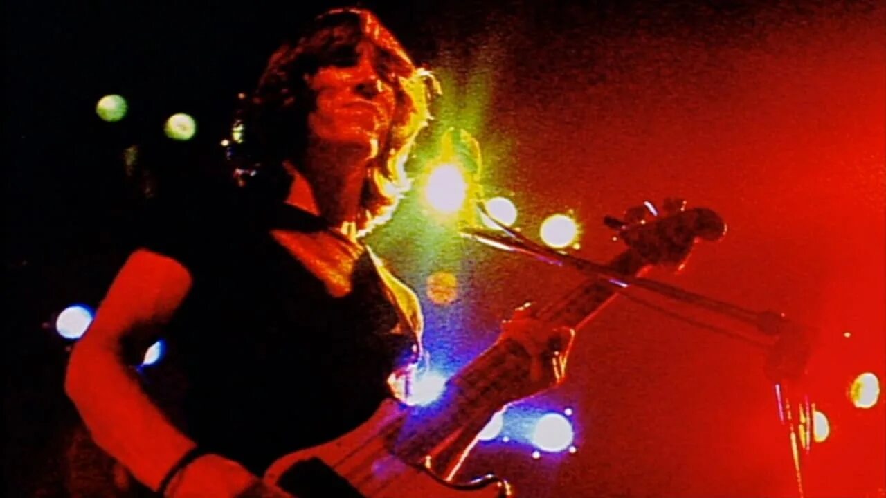 Роджер уотерс 1970. Roger waters cd. 1973 - the dark side of the moon. Роджер уотерс dark side of the moon 2023. Медиатор роджер уотерс.