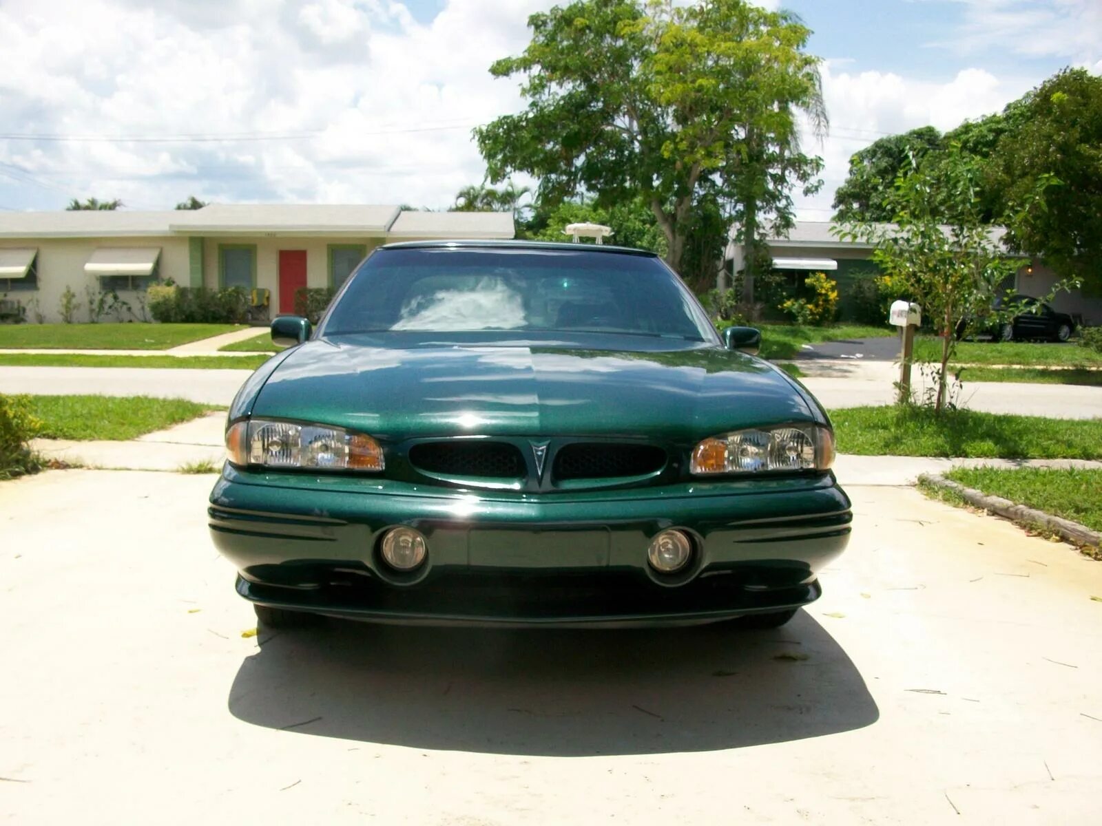 Pontiac bonneville. Понтиак Бонневиль. Понтиак Бонневиль 4. Понтиак Бонневиль 1997. Понтиак Бонневиль 1992.