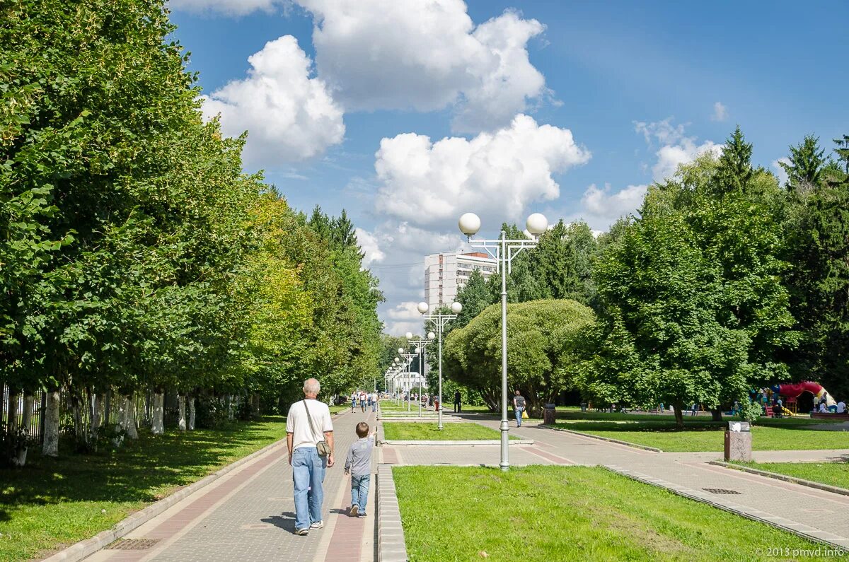 Сиреневый бульвар Троицк. Улица сиреневый бульвар Москва. Улица сиреневый бульвар Троицк. Сиреневый бульвар Москва в 2000 году. Подмосковный троицк