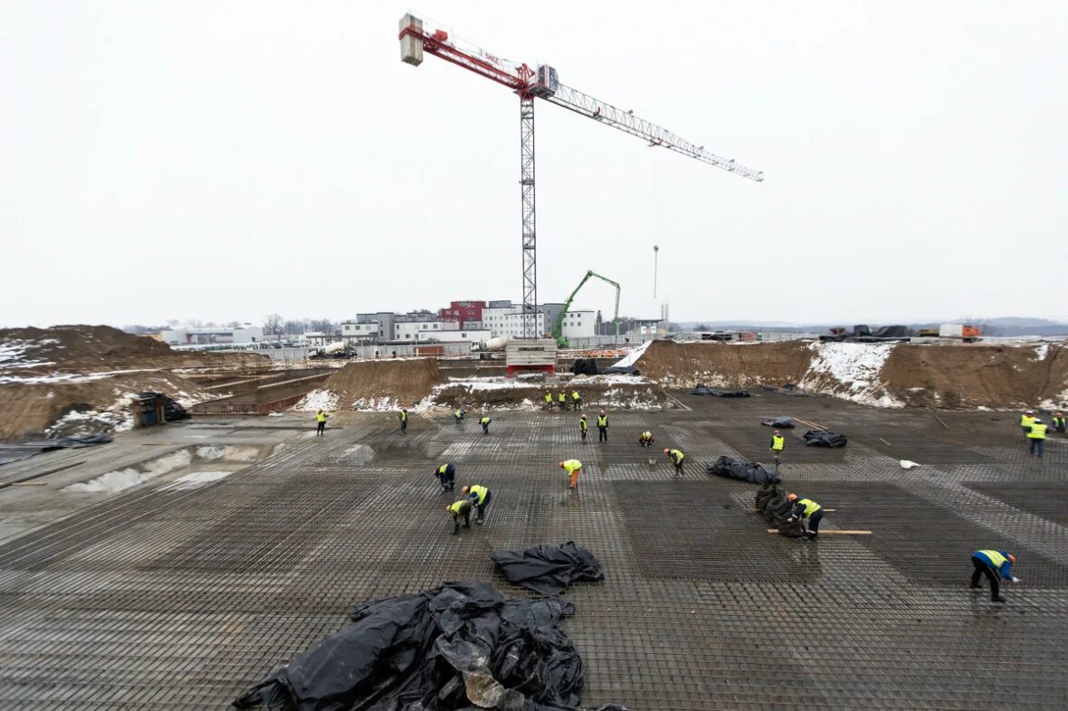 Подрядчики калининграда. Строящийся онкоцентр в родниках калининградская область. Строительство онкологического центра. Подрядчики калининграда. Калининградские строители.