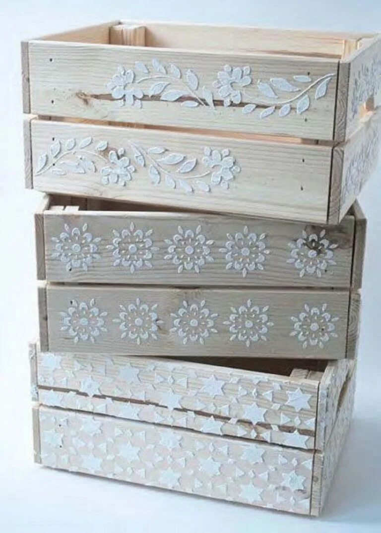 Украсить ящик. Деревянные ящики для декора. Декорировать деревянный ящик. Декорированные деревянные ящики. Деревянные ящички для декора.