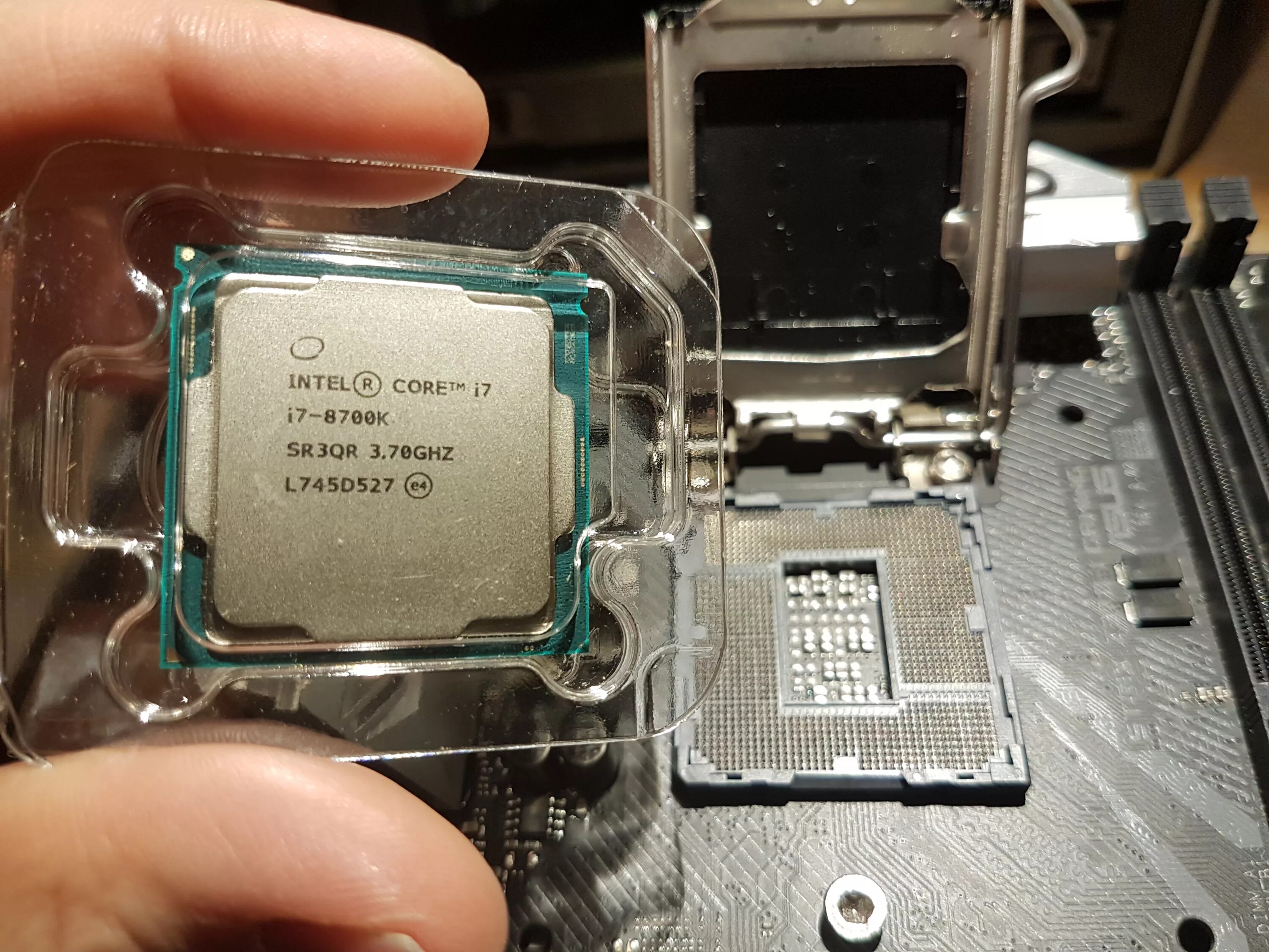 Core tm i7 8700 cpu. Intel core i7-8700k. intel i7 8700k. core i7 8700. intel core i7 coffee lake 8700k.