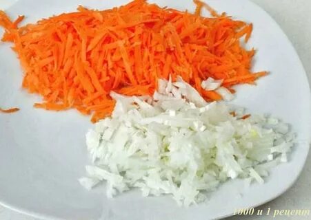 Нарезанный лук морковь натертая