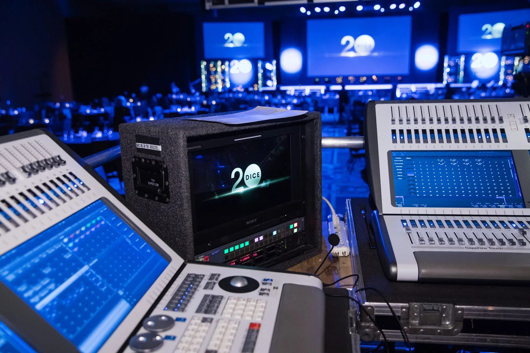 Entertainment technologies. Avolites Sapphire Touch. Avolites Sapphire Touch Console. Avolites Sapphire Touch Китай. Avolites Arena.