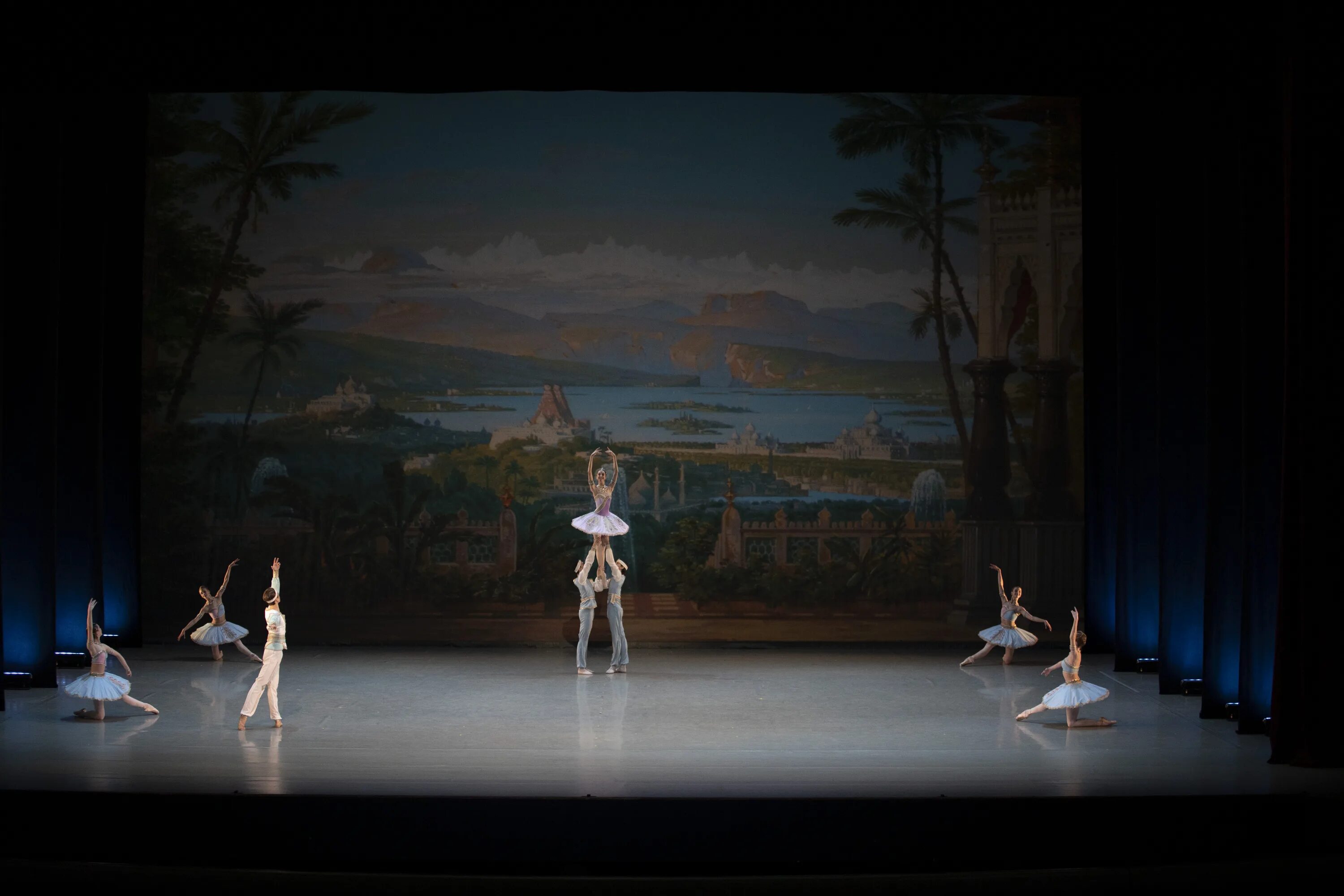 Дроздова надежда сергеевна балет. Вагановское хореографическое училище официальный сайт. Балет академия вагановой дети. Мгах владивосток. Мгах владивосток.