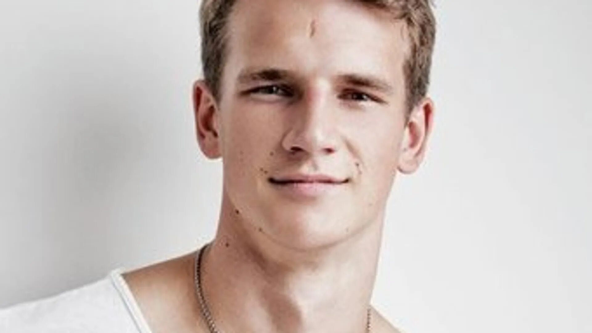 Евгений романцев актер. Евгений романцов молодежка. Евгений романцов. Евгений романцов актер. Евгений романцов.