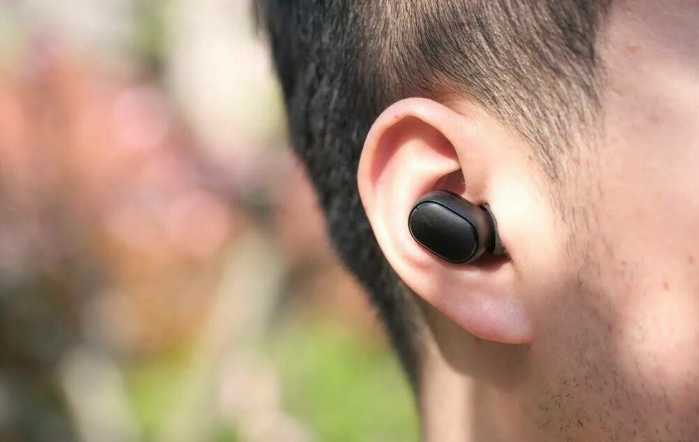 Ear air. Наушники xiaomi airdots 3. наушники xiaomi redmi tws. беспроводные наушники xiaomi airdots в ушах. наушники xiaomi redmi airdots 2.