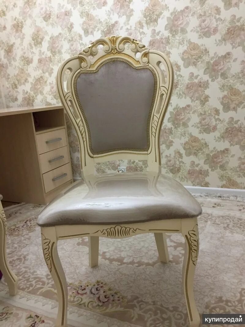 Стол голд и стулья шейх. Стулья в дагестане. Стулья мини шейх. Дагестанские столы и стулья. Киргу кухонные столы и стулья.