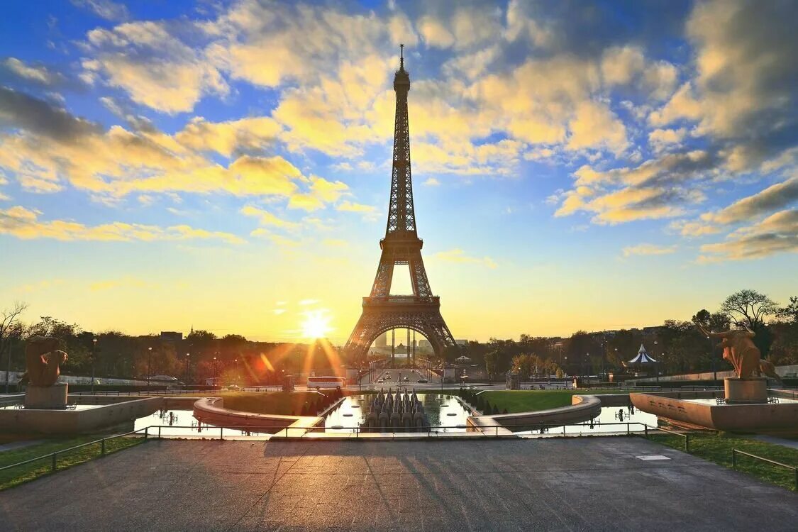 Эйфелева башня в Париже. Эйфель башня Франция. Ейфелева Вежа Париж. Эйфелева башня в Париже фото.