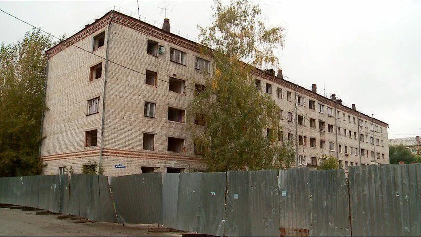Ул харьковская 52а тюмень. Харьковская 52. Харьковская 52. Аварийный дом по улице одесской в тюмени. Харьковская 52а.