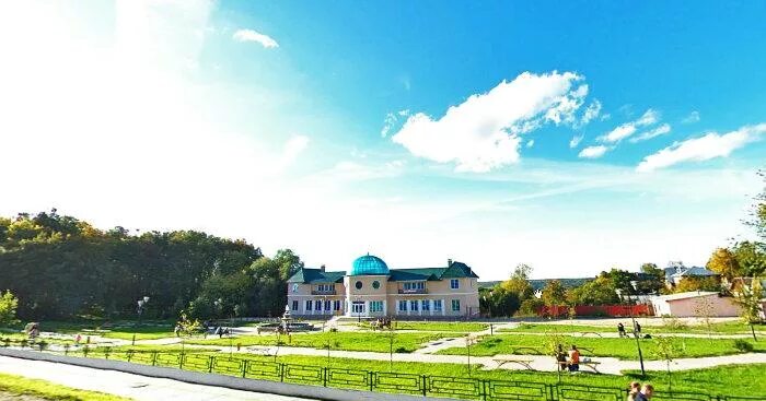 Лоза малоярославец. Малоярославец 1812 гостиница. парк 1812 года малоярославец. александровский сквер малоярославец.