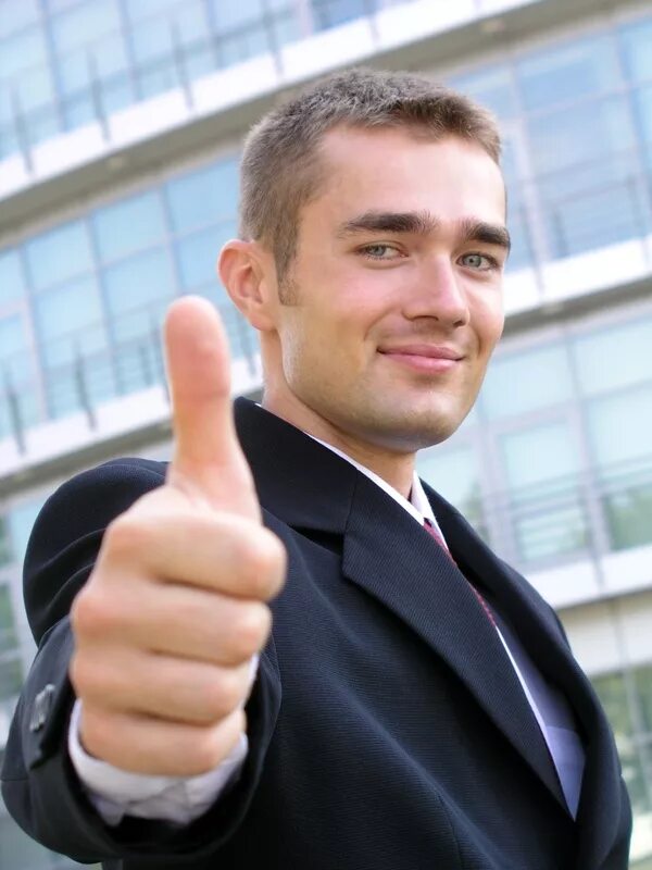 Преподаватель парень. Парень старшеклассник. Злой учитель мужчина. Палец вверх. Бизнесмен.