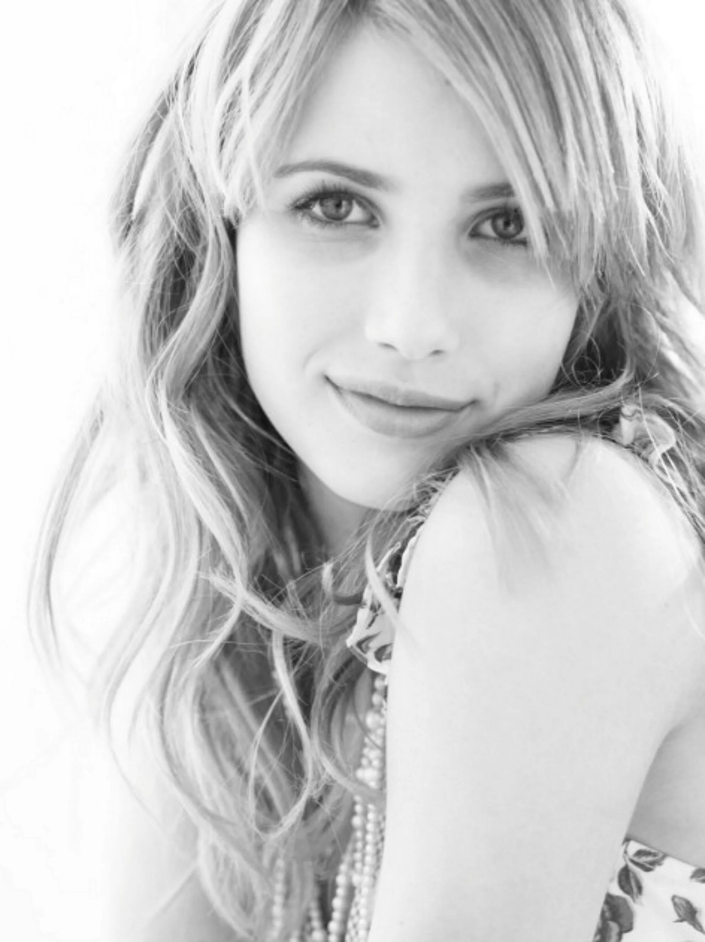 Emma r. Эльвира коркмазова. Эмма робертс 12. Эмма робертс королевы крика. Эмма робертс hd.