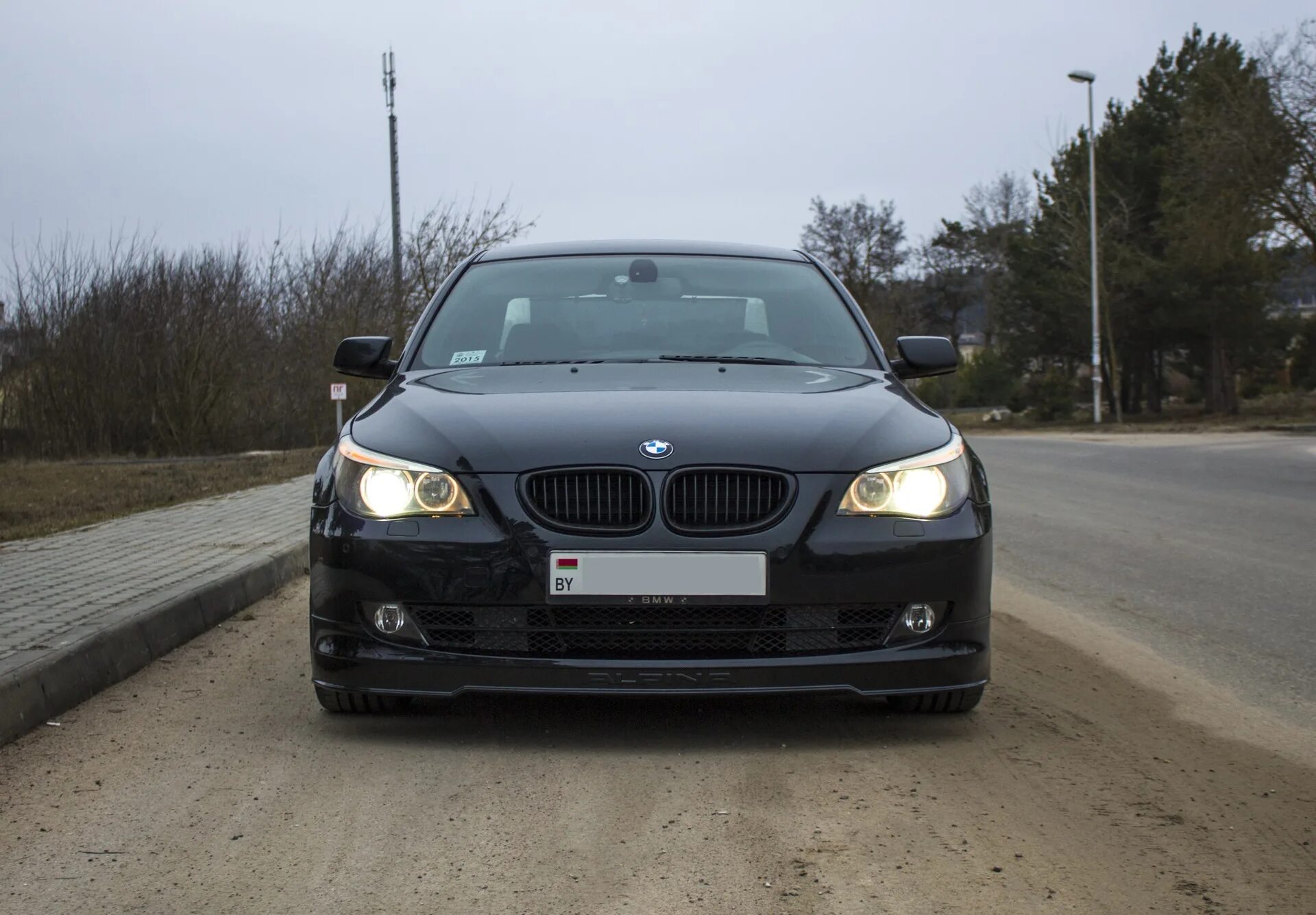 Губа Альпина е60. BMW e60 губа. E60 губа Альпина. Е60 дорестайл. Передний бампер е60