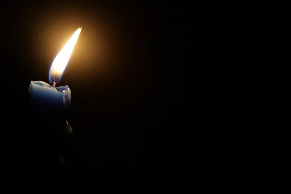 Черная свеча памяти. Свеча скорби. Траурная свеча. Траурный фон. Свеча некролог.