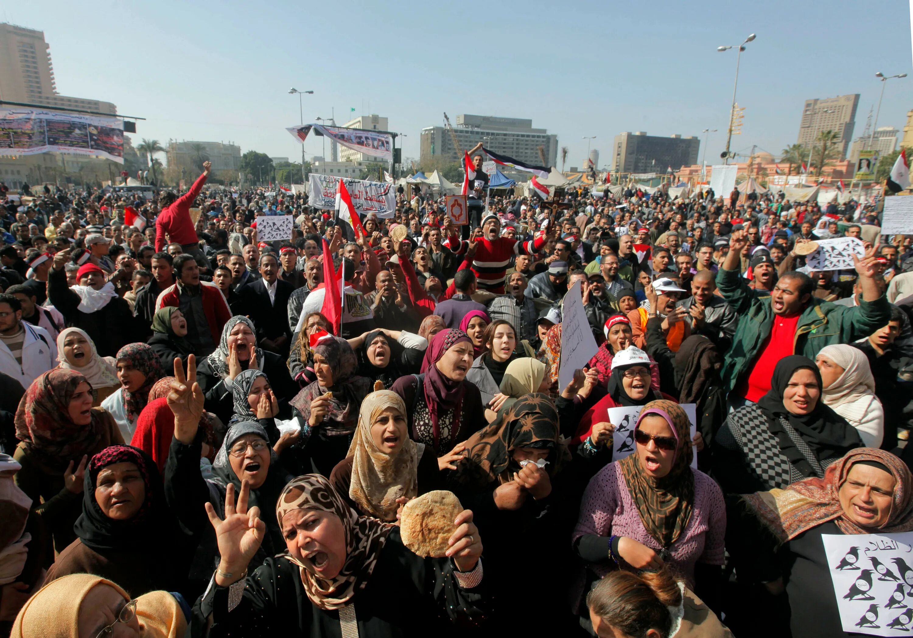 Численность каира. Египет толпа. Египет люди. Жители Египта. Жители Каира.