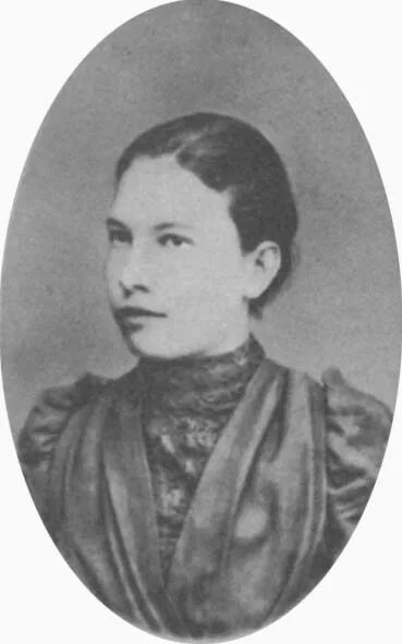 Александра алексеевна маяковская. Владимир константинович маяковский отец маяковского. Т а ергольская родственница толстого. Александра павленко мать маяковского. Александра алексеевна маяковская.