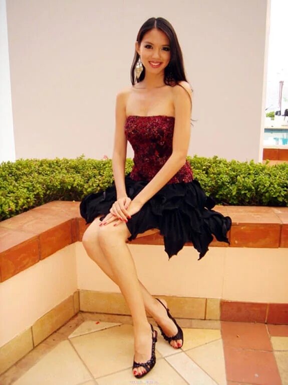 Фань бинбин. Тонкая высокая китаянка. Высокие китаянки. Азиатка позирует в платье. Китаянки в мини платьях.