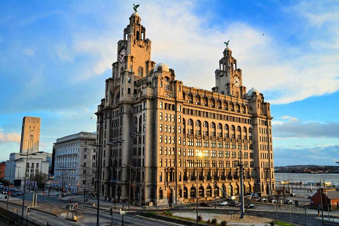 Достопримечательности здания. Royal liver building ливерпуль. ройял лайвер билдинг ливерпуль. royal liver building ливерпуль достопримечательности. город ливерпуль путеводитель.