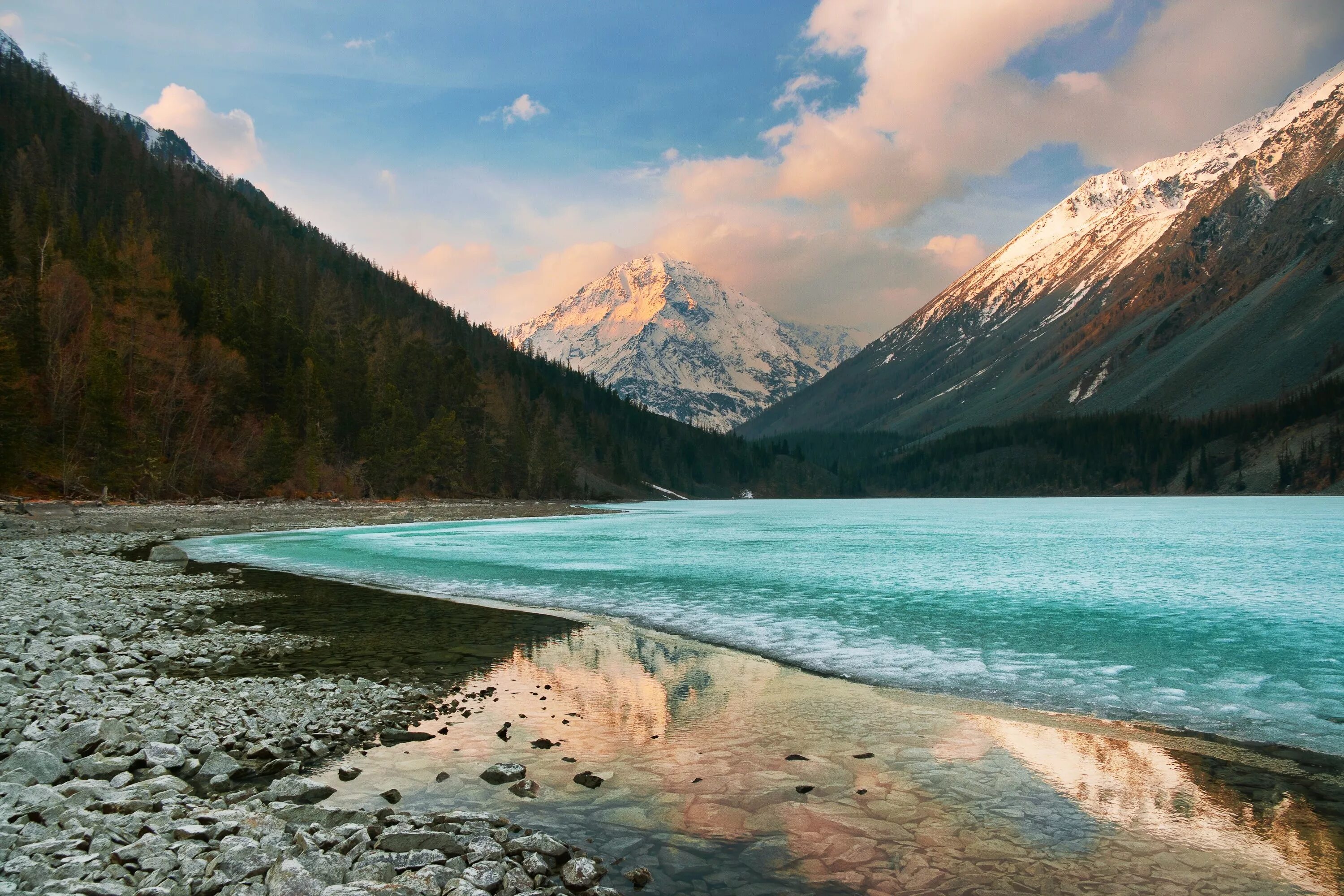 X natural. Кучерлинское озеро горный Алтай. Кушеринсие озера Алтай. Озеро Кучерла, Алтайские горы. Кучерлинское озеро Белуха.