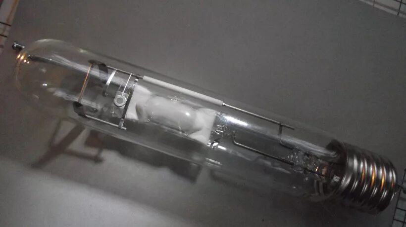 светильники ртутные высокого давления дрл на цеху. энергосберегающие лампы и батареи. конструкция ртутной лампы. • газоразрядные лампы высокого давления(дуговые ртутные лампы –дрл). ртутные лампы класс опасности.