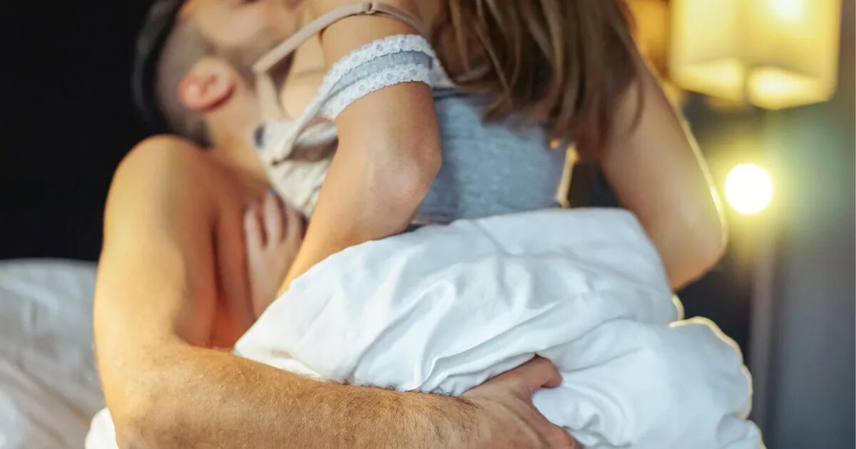Красивое занятие любовью. Нежный поцелуй. Поза 69 людей. Поза 69 людей. Ласки женского тела.