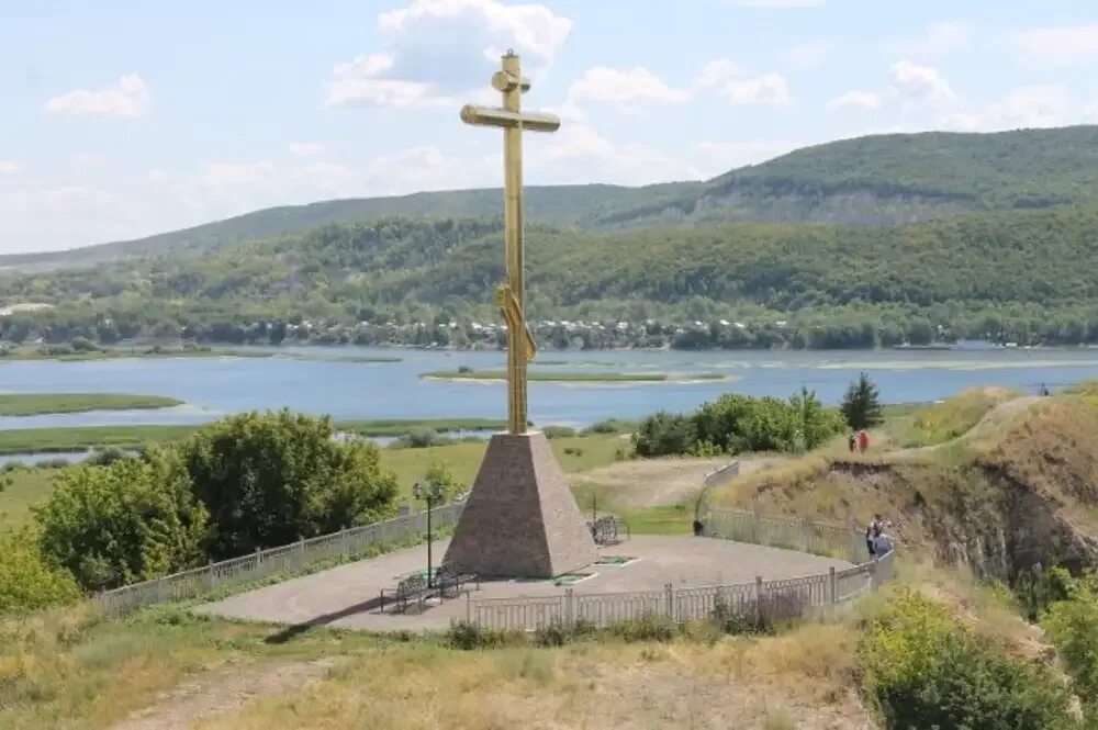 Тур выходного дня из кургана. Царев Курган Самара. Крест на горе в Царевщине Самара. Самара Царевщина Царев Курган. Святой источник Царев Курган Самара.