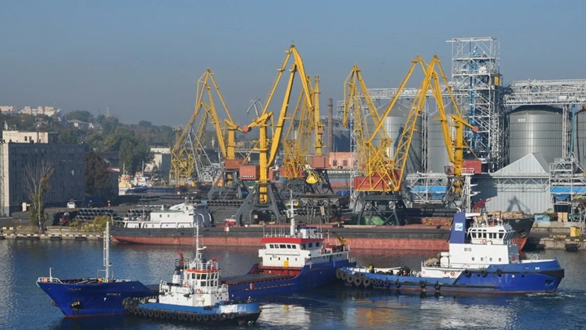 Одесский морской порт. Одесса море набережная. Порт одесса море. Одесса пассажирский порт. Одесский порт с высоты птичьего полета.
